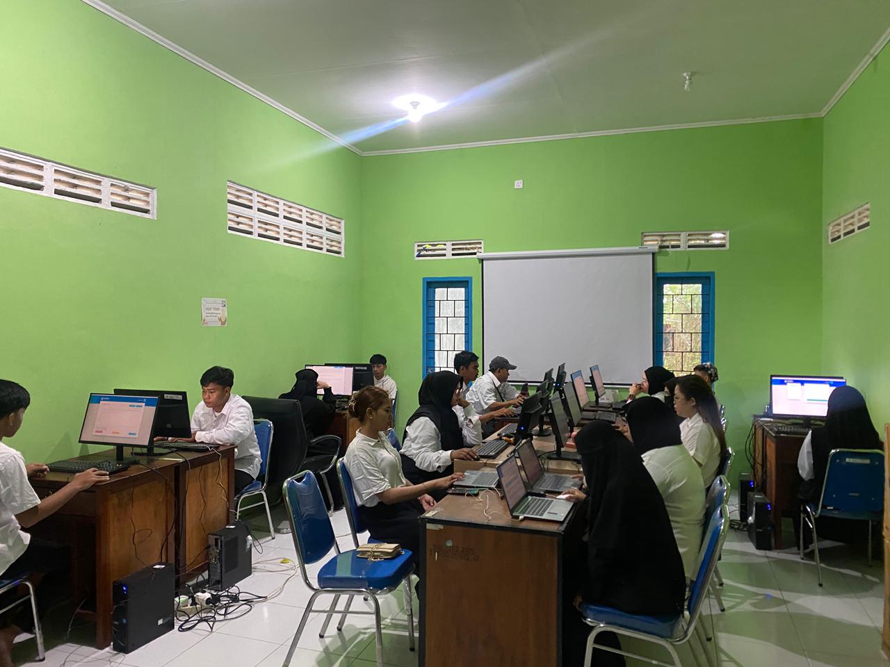 Laboratorium Komputer 28 Unit